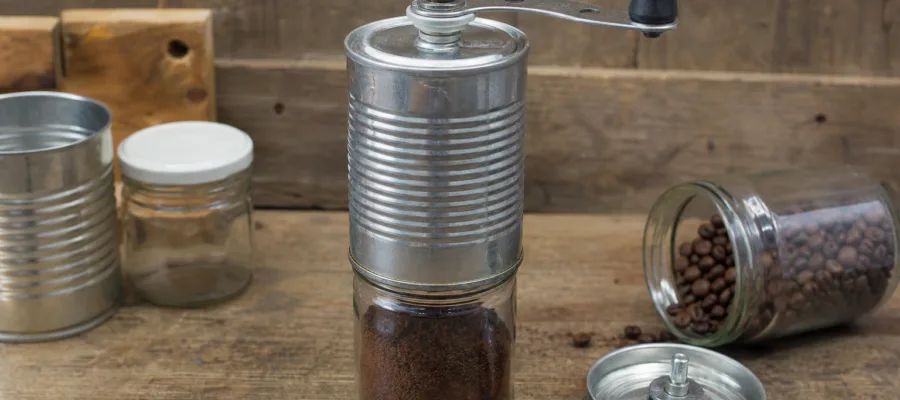 DIY Kaffeemuehle mit recycelten Materialien selbst herstellen